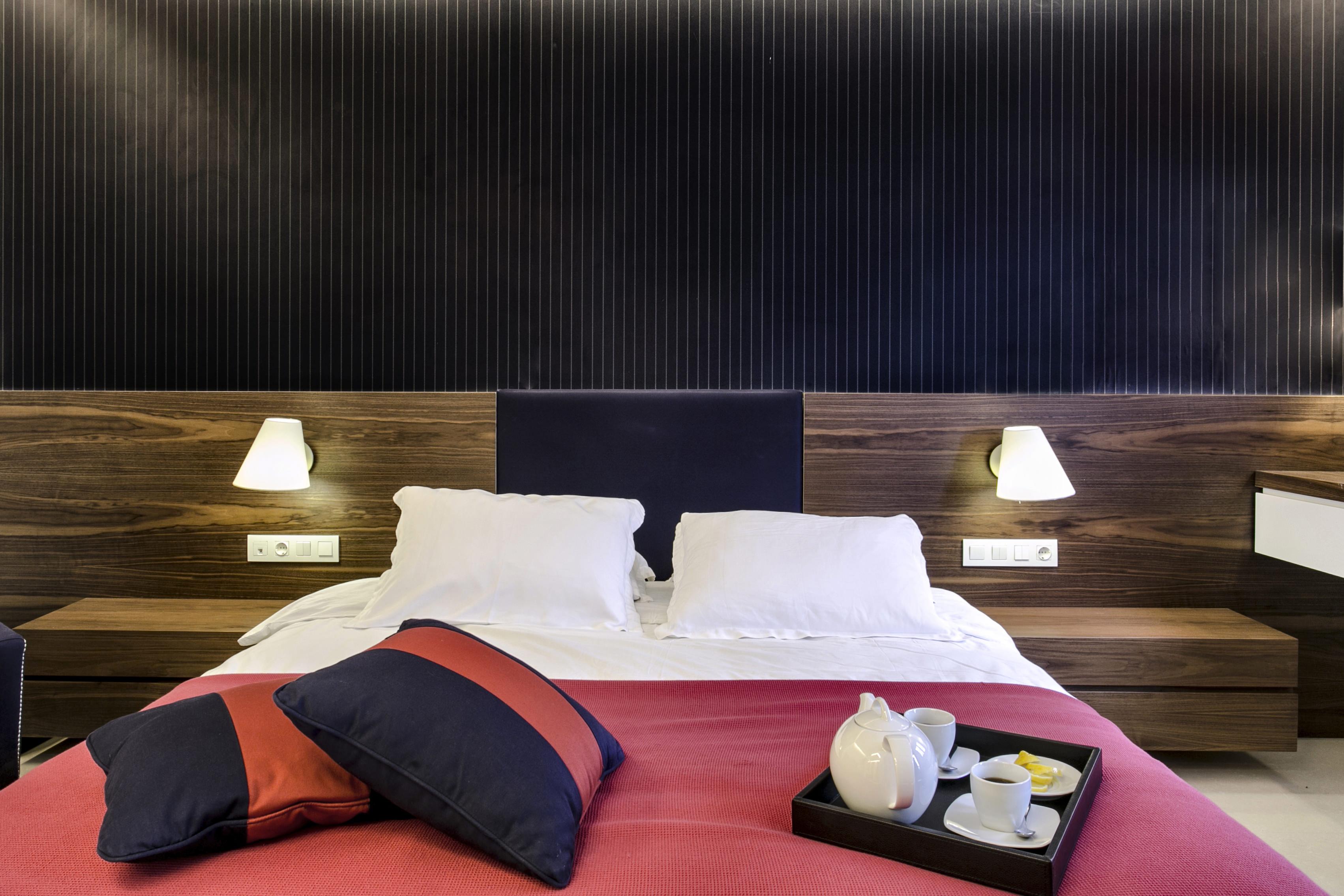 12 Months & Hotel Tsagkarada